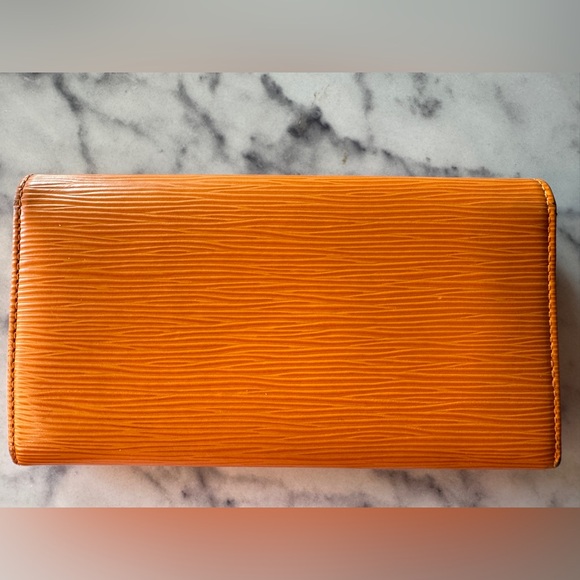 AUTHENTIC Vintage Louis Vuitton 2004 epi continental wallet ORANGE EPI. - Picture 2 of 16
